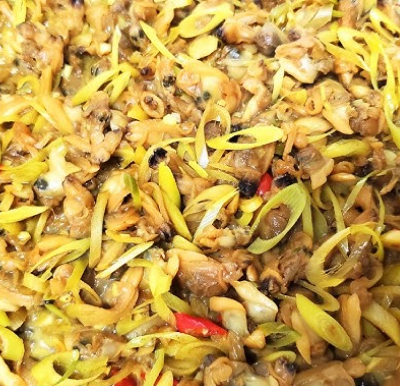 CƠM NGHÊU XÀO SẢ ỚT